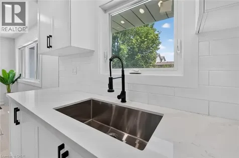 124 Corman Avenue Stoney Creek ON L8G 3W4