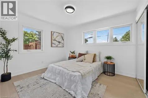 124 Corman Avenue Stoney Creek ON L8G 3W4