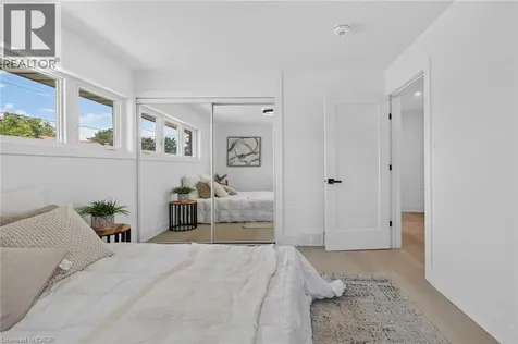 124 Corman Avenue Stoney Creek ON L8G 3W4
