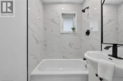 124 Corman Avenue Stoney Creek ON L8G 3W4