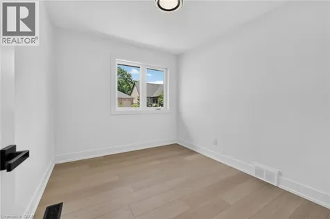 124 Corman Avenue Stoney Creek ON L8G 3W4