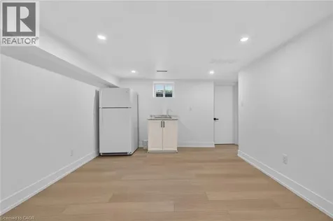 124 Corman Avenue Stoney Creek ON L8G 3W4