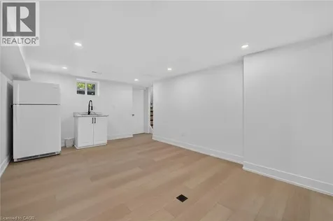124 Corman Avenue Stoney Creek ON L8G 3W4