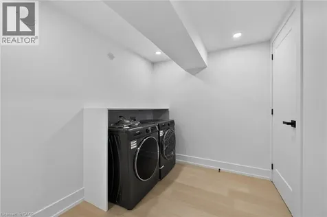 124 Corman Avenue Stoney Creek ON L8G 3W4