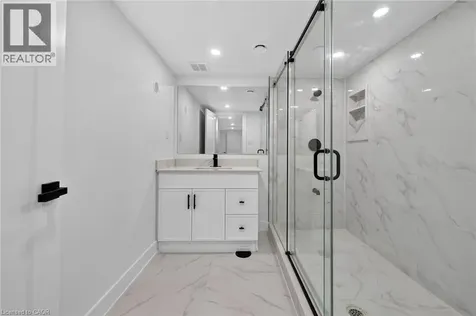 124 Corman Avenue Stoney Creek ON L8G 3W4
