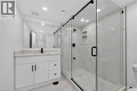124 Corman Avenue Stoney Creek ON L8G 3W4