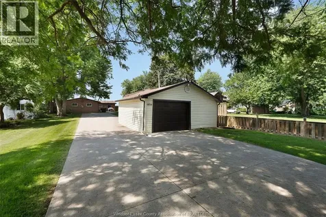 1824 Erie Avenue Amherstburg ON N9V 2Y8