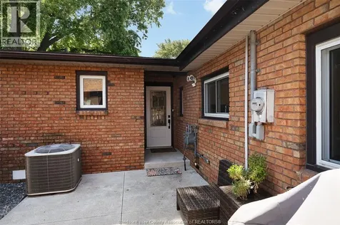 1824 Erie Avenue Amherstburg ON N9V 2Y8