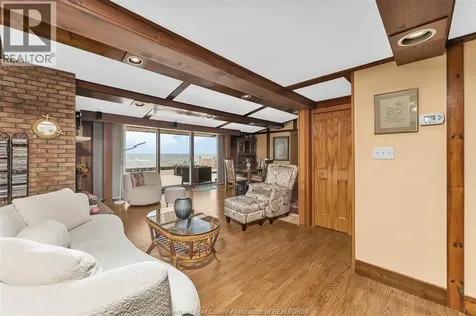1824 Erie Avenue Amherstburg ON N9V 2Y8