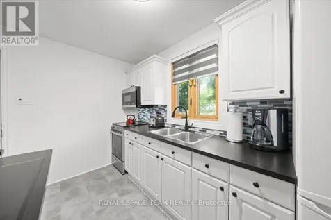 331 Beechgrove Avenue Ottawa ON K1Z 6R4