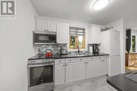 331 Beechgrove Avenue Ottawa ON K1Z 6R4