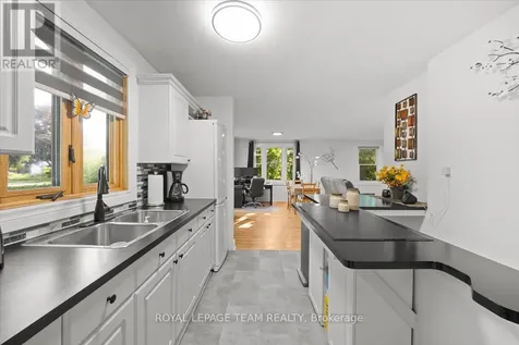 331 Beechgrove Avenue Ottawa ON K1Z 6R4
