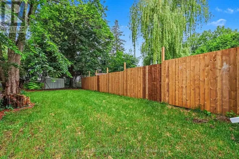 1936 Belcourt Boulevard Ottawa ON K1C 1M5