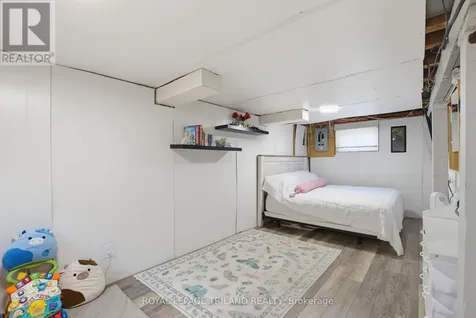 75 Connaught Avenue London East (east G) ON N5Y 3A5