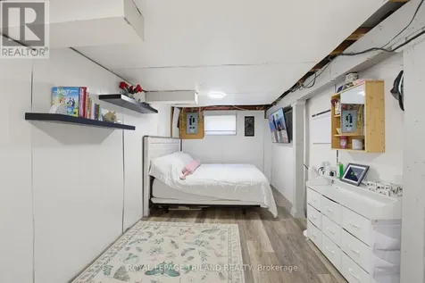 75 Connaught Avenue London East (east G) ON N5Y 3A5