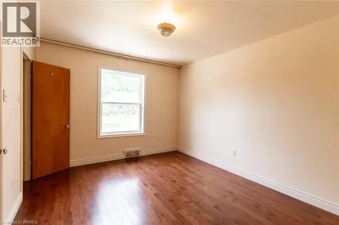 107 Queensway Drive Brantford ON N3R 4X1