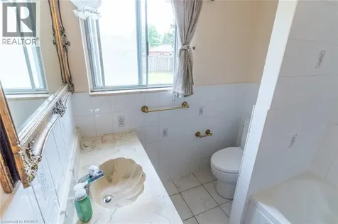 107 Queensway Drive Brantford ON N3R 4X1