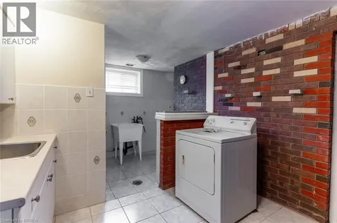 107 Queensway Drive Brantford ON N3R 4X1