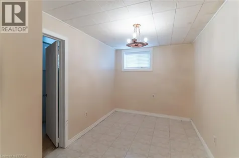 107 Queensway Drive Brantford ON N3R 4X1