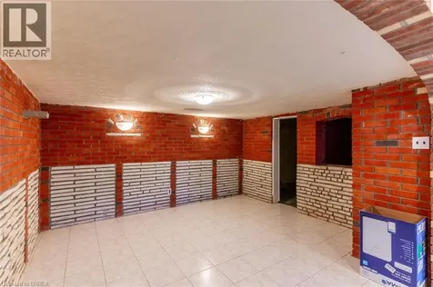 107 Queensway Drive Brantford ON N3R 4X1