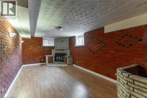 107 Queensway Drive Brantford ON N3R 4X1