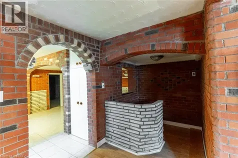 107 Queensway Drive Brantford ON N3R 4X1