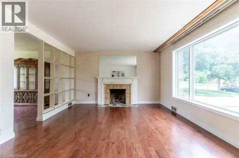 107 Queensway Drive Brantford ON N3R 4X1