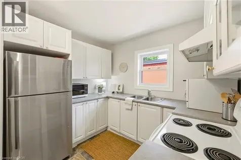 836 Concession Street Hamilton ON L8V 1E2
