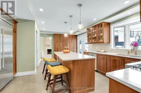 1712 Playfair Drive Ottawa ON K1H 5S6
