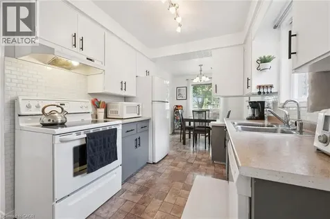 39 Shea Crescent Kitchener ON N2E 1E9
