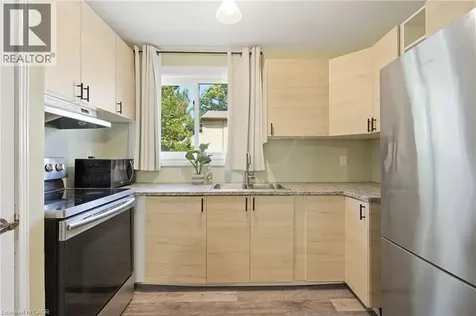 63 Fonthill Road Hamilton ON L9C 6T1