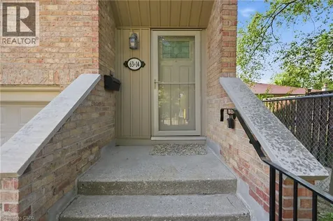63 Fonthill Road Hamilton ON L9C 6T1