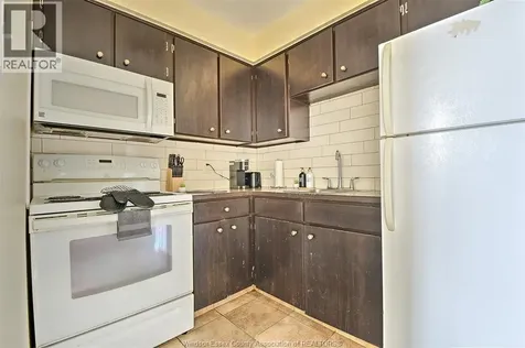 821 Pillette Windsor ON N8Y 3B4