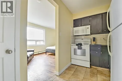 821 Pillette Windsor ON N8Y 3B4