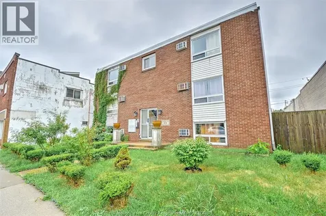 821 Pillette Windsor ON N8Y 3B4