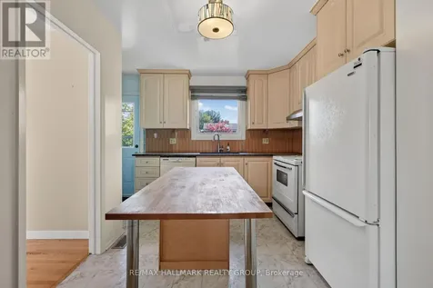 738 Stiles Crescent Ottawa ON K1J 6Z1