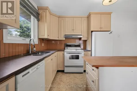 738 Stiles Crescent Ottawa ON K1J 6Z1