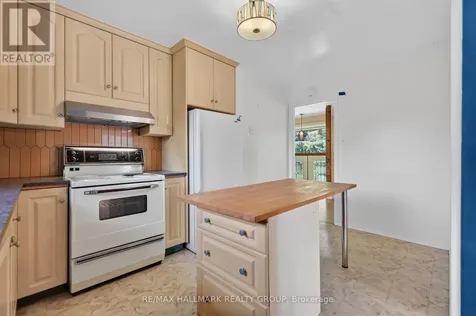 738 Stiles Crescent Ottawa ON K1J 6Z1