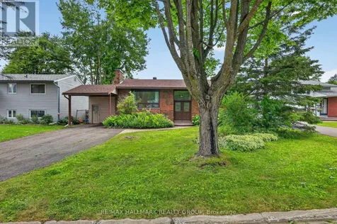 738 Stiles Crescent Ottawa ON K1J 6Z1