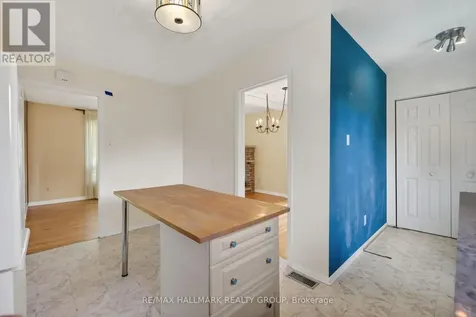 738 Stiles Crescent Ottawa ON K1J 6Z1