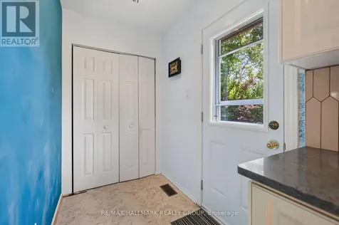 738 Stiles Crescent Ottawa ON K1J 6Z1