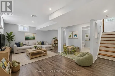 738 Stiles Crescent Ottawa ON K1J 6Z1