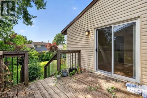 738 Stiles Crescent Ottawa ON K1J 6Z1