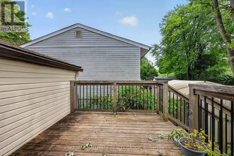 738 Stiles Crescent Ottawa ON K1J 6Z1