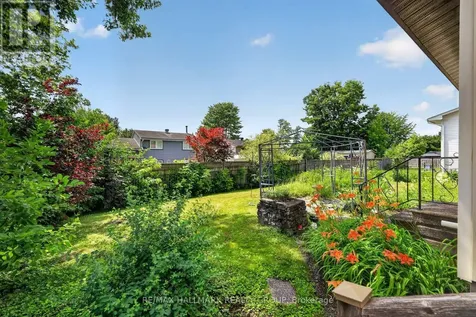 738 Stiles Crescent Ottawa ON K1J 6Z1