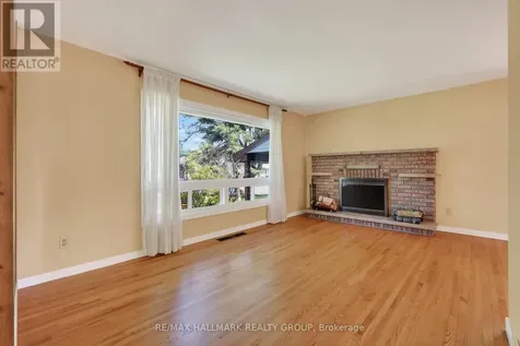 738 Stiles Crescent Ottawa ON K1J 6Z1