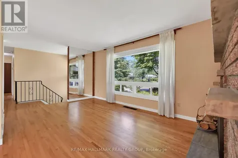 738 Stiles Crescent Ottawa ON K1J 6Z1