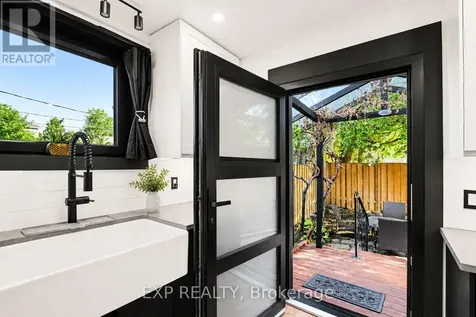 152 River Lane Ottawa ON K1M 1T1