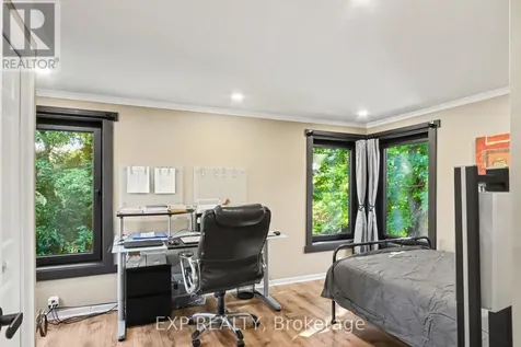152 River Lane Ottawa ON K1M 1T1