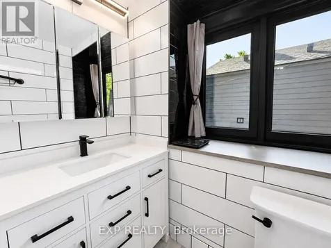 152 River Lane Ottawa ON K1M 1T1